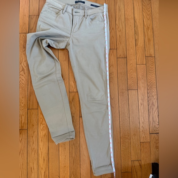 GUESS Slim Fit Curve-Hugging Pants - Size 27 (29” Length) - Excellent Condition - Picture 7 of 7